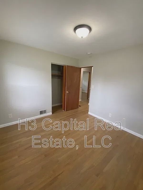 Building Photo - 2111 Clark Ave