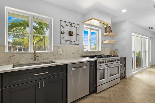 Building Photo - 2862 NE 35th Ct