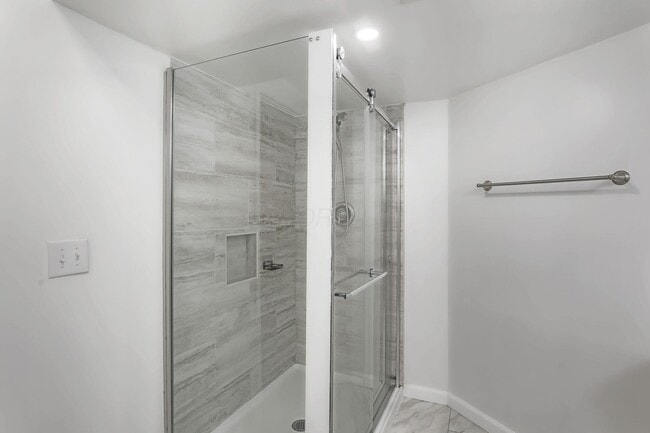 Building Photo - 319 W 2nd Ave