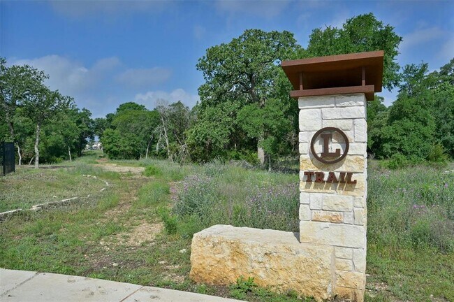 Building Photo - 1808 Donetto Dr
