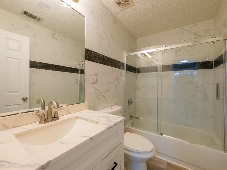 Building Photo - 2218 Willow Crest Cir