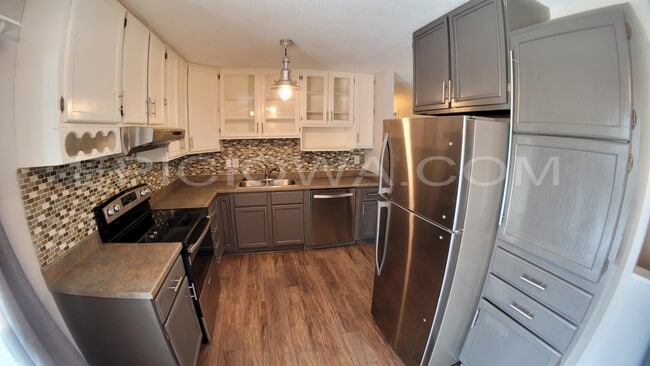 Building Photo - 5808 Underwood Ave SW