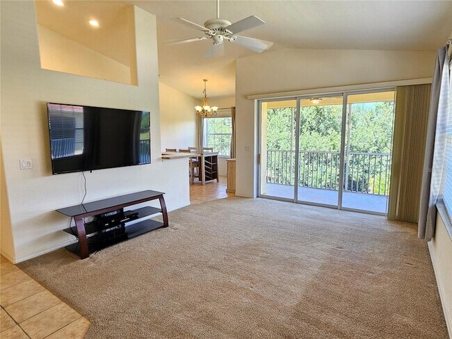 Building Photo - 904 Casa Del Lago Way