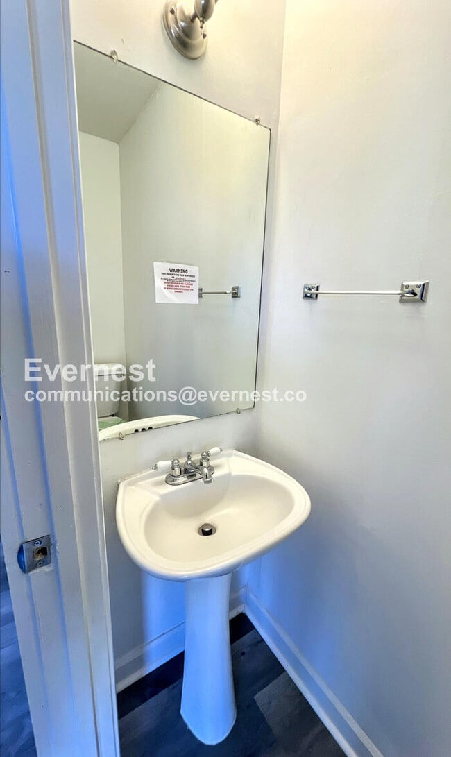 Building Photo - 1021 SE Steeple Dr