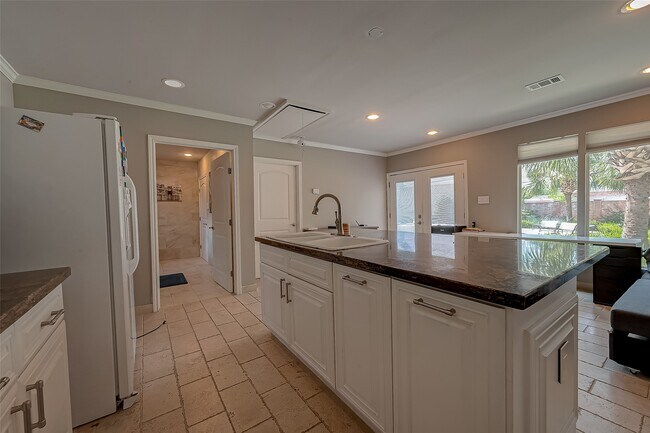 Building Photo - 12445 Memorial Dr