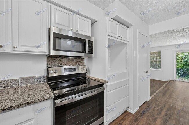 Building Photo - 7606 Antoinette St