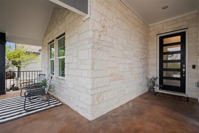 Building Photo - 306 Gulfton St
