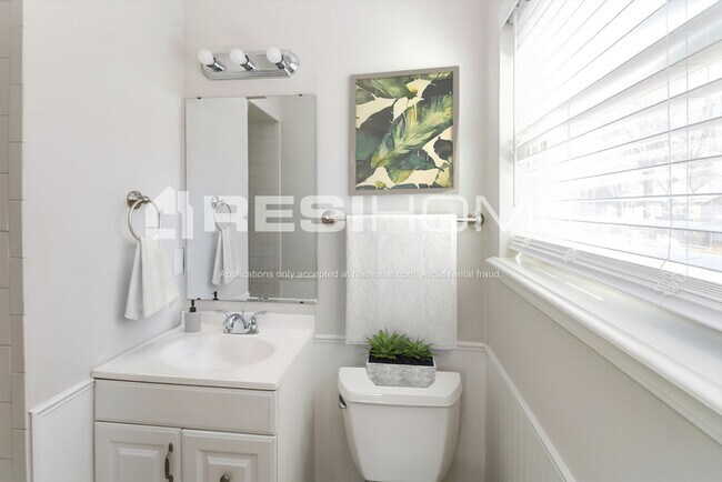 Building Photo - 1319 Atlanta Cir
