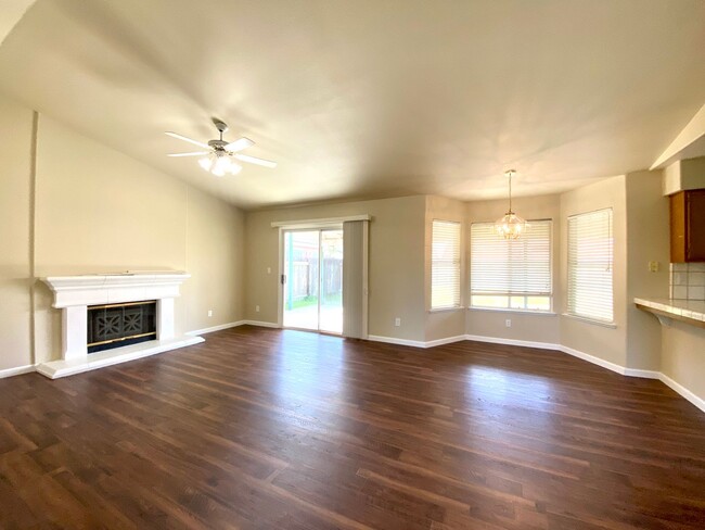 Building Photo - $2,295 Beautiful 3 Bedroom Home- Valentine...