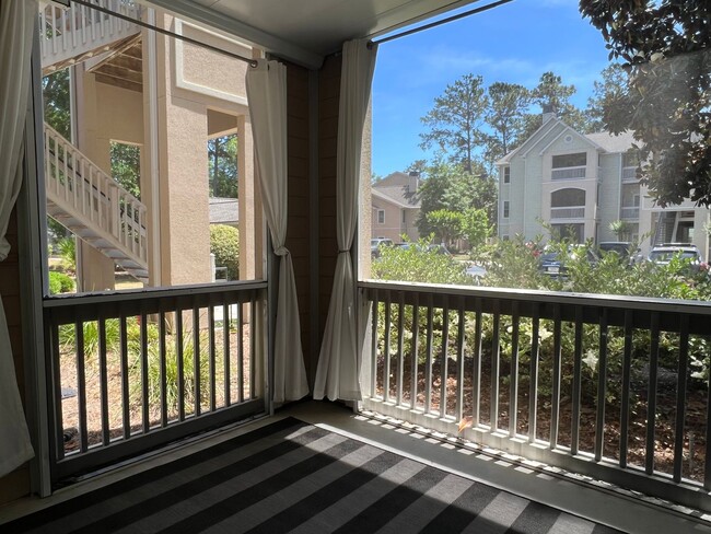 Building Photo - Unfurnished First Floor Condo w/ Garage!