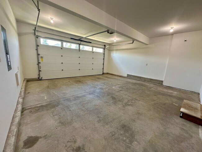 Building Photo - 5831 Pioneer Ridge Pl