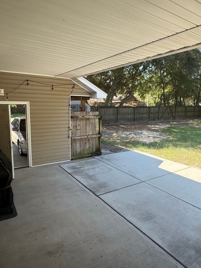 Building Photo - Beautiful 3 Bedroom