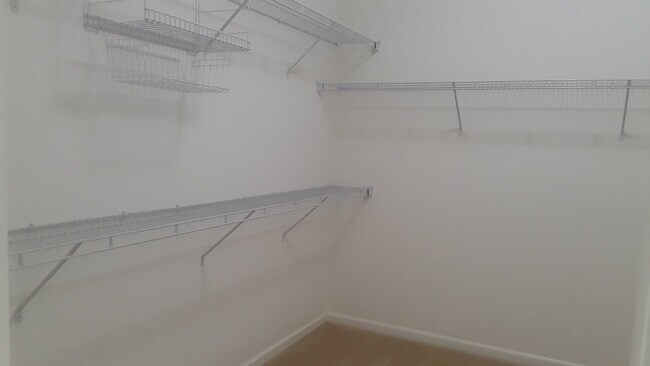 Building Photo - Large home with mountain views near the University of Nevada