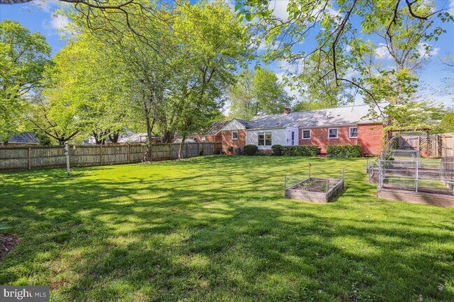 Building Photo - 1806 Arcola Ave