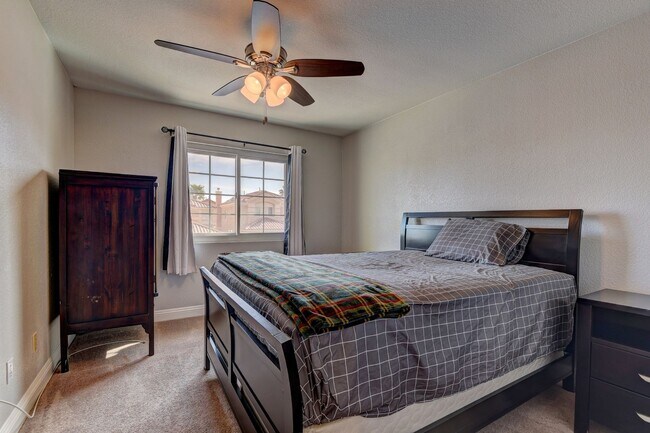 Building Photo - Beautiful remodeled home with pool!