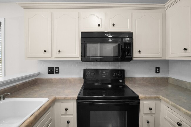 Building Photo - 420 Piney Dr