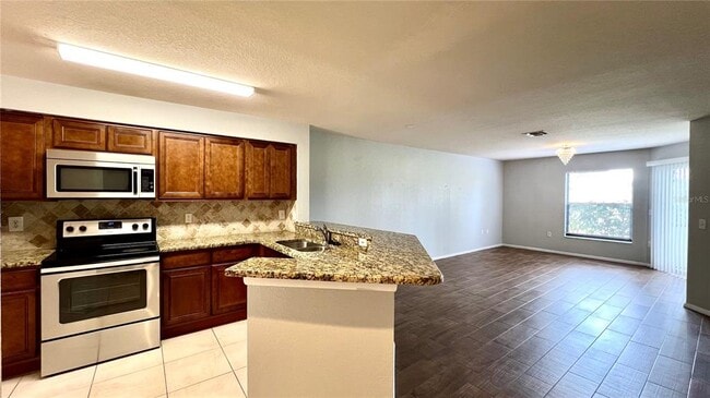 Building Photo - 7811 Sugar Bend Dr