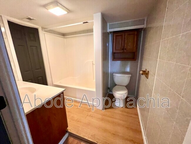 Building Photo - 1233 Collins Hwy