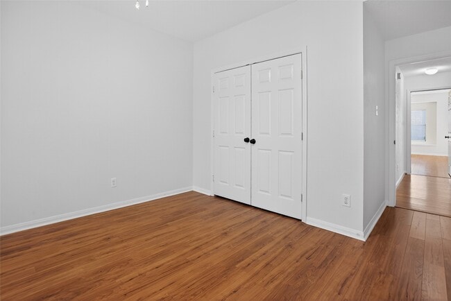 Building Photo - 15 S Avonlea Cir