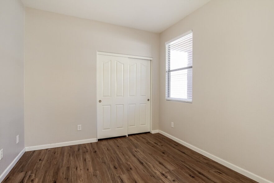 Building Photo - 7909 S 73rd Ln