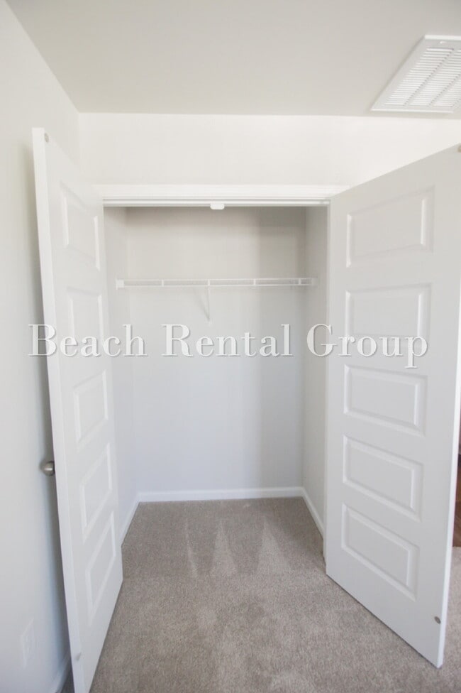 Building Photo - Gorgeous End Unit in Myrtle Beach