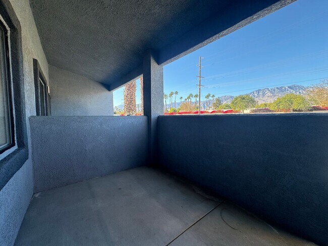 Building Photo - COMING SOON!!! Lovely 3 Bedroom / 2 Bath Apartment in Cathedral City!