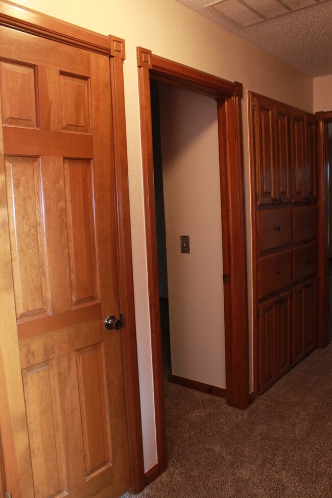 Building Photo - Carl Albert Schools! - Great Home!