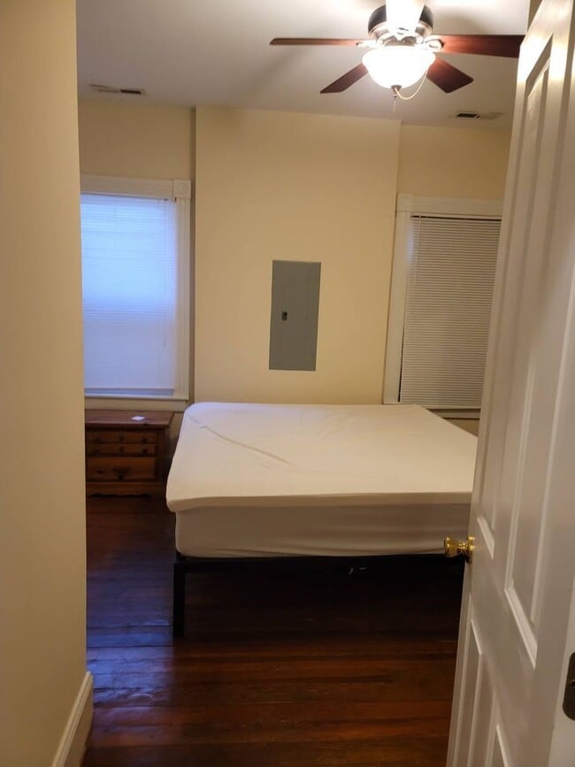 Building Photo - 3412 E Marshall St