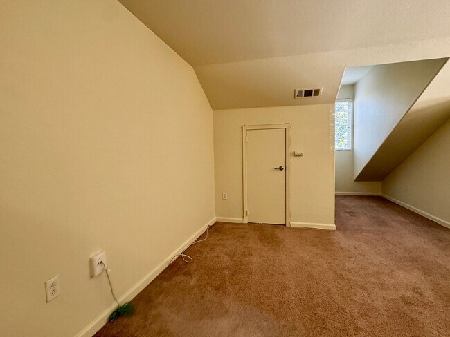 Building Photo - Welcome Home To This Adorable North Natomas Condo!