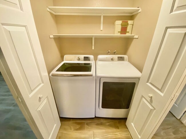 Building Photo - CHARMING CONDO IN DESIRABLE WEST LAS VEGAS NEAR SUMMERLIN