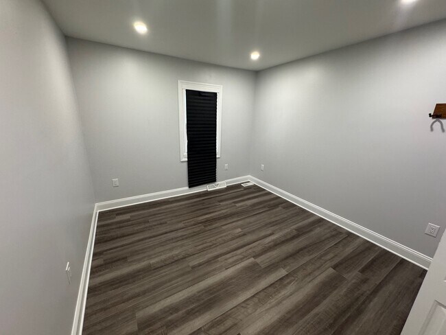 Building Photo - 222 Chesna Dr