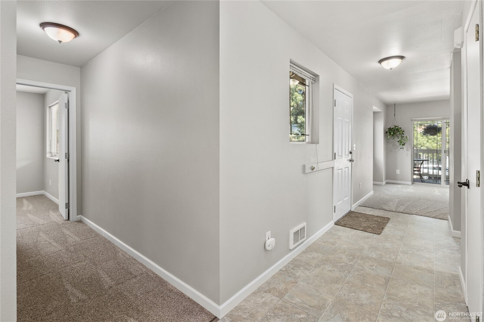 Building Photo - 502 E River Ave