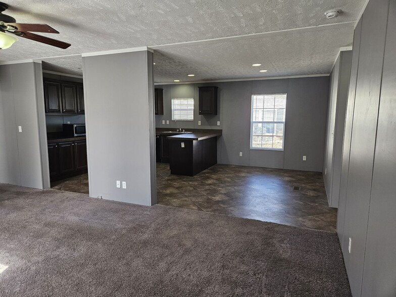 Building Photo - 64 Lynnwood Cir