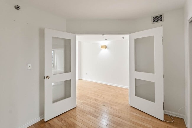 Building Photo - Penn Quarter Condo