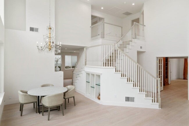 Building Photo - 142 Monaco Dr