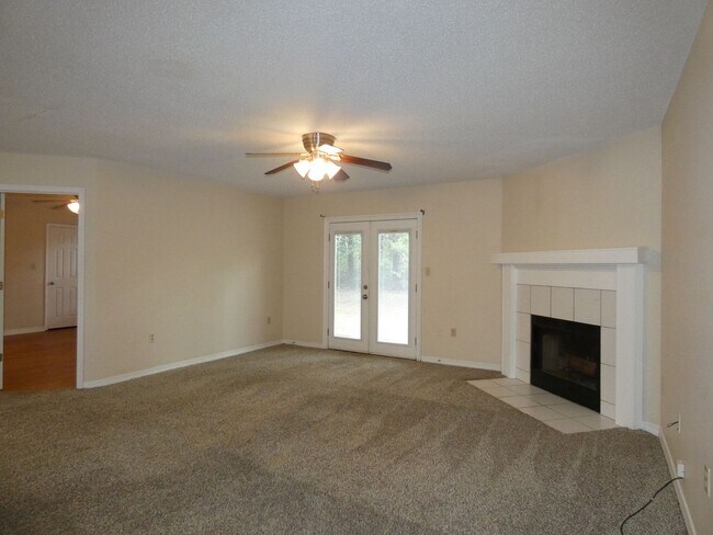 Building Photo - Spacious 3-Bedroom Home — Large Backyard