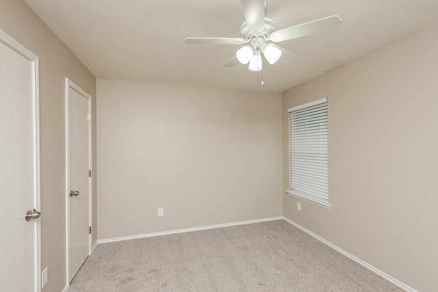 Building Photo - 1148 Tomahawk Dr