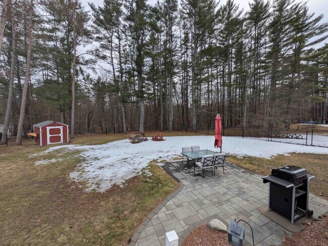 Building Photo - 11 Corn Hill Rd