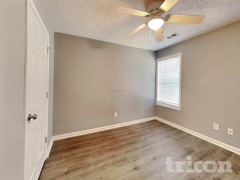 Building Photo - 329 Kellys Walk