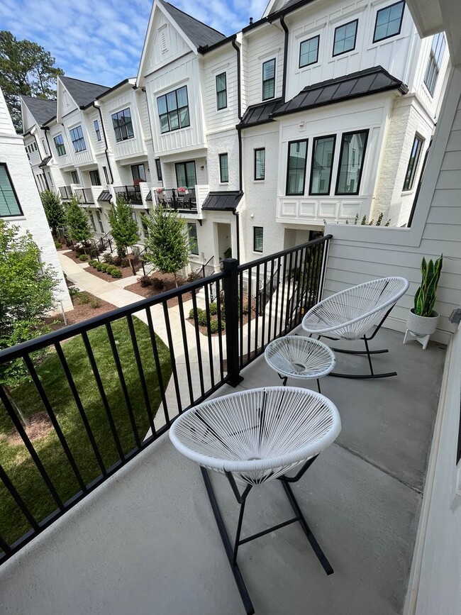 Building Photo - Stunning 2BD*, 3.5BA Raleigh Townhome with Bonus Office/Den on First Floor and 2-Car Attached Garage