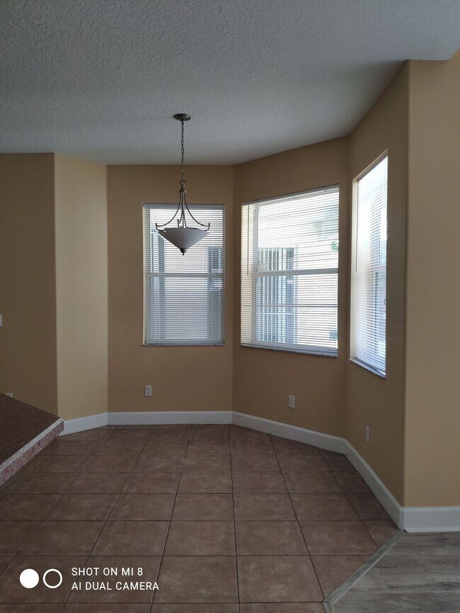 Building Photo - Luxurious 4/3/2 with circular driveway. Available after 06/10/26