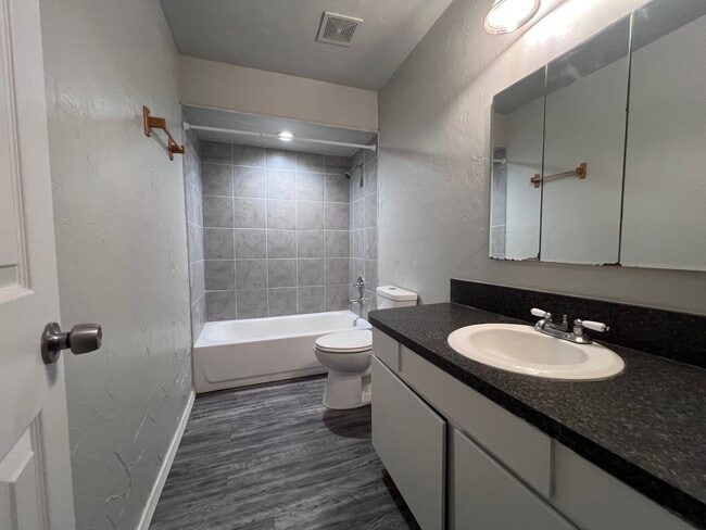 Building Photo - 14456 NE 4th St