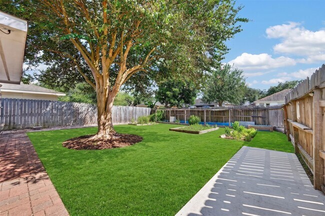 Building Photo - 15307 Flemington Ave