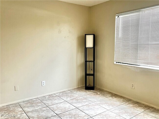 Building Photo - 824 Alderman St