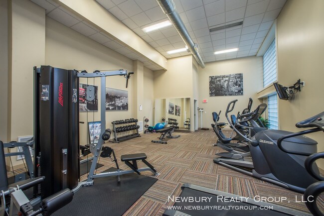 Building Photo - 530 N Main St