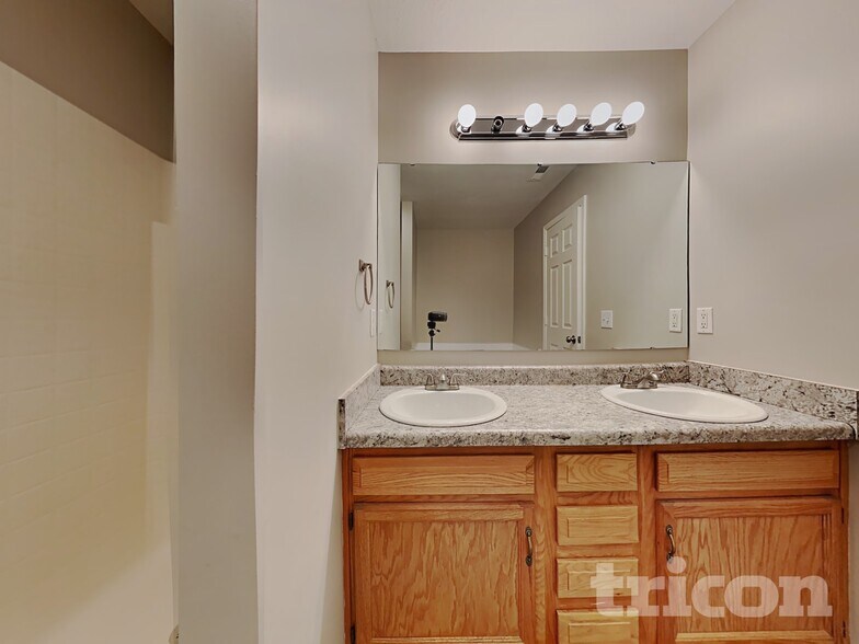 Building Photo - 10213 Blue Sky Dr