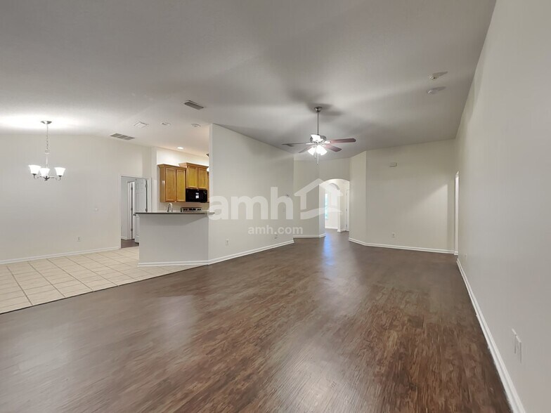 Building Photo - 11670 Deep Springs Dr N
