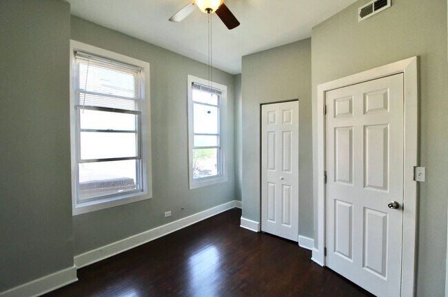 Building Photo - 1709 S Racine Ave