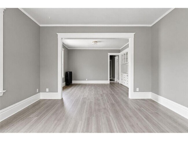 Building Photo - 2401 Harriet Ave