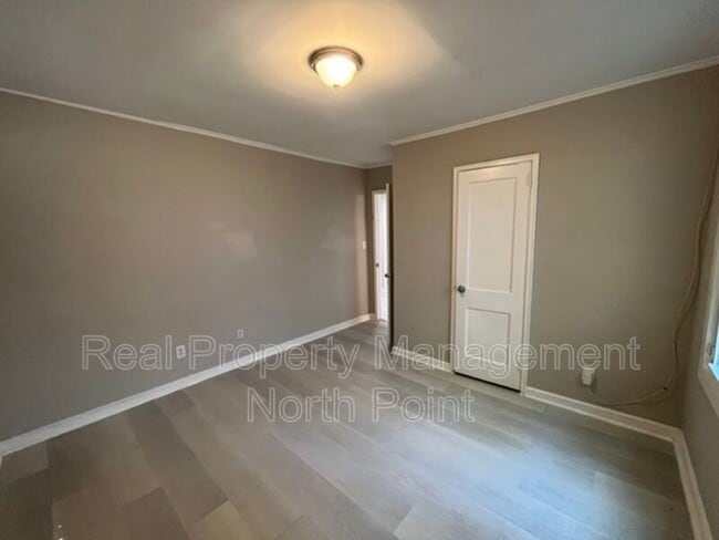 Building Photo - 456 Birney St NE